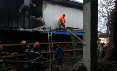 Через ранішню пожежу одразу кілька районів Старокостянтинова залишилися без світла