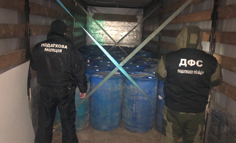 Буковинські податкові міліціонери вилучили контрафактного спирту на 2,5 мільйони гривень