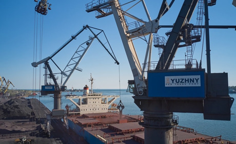 Порт «Южний» побив власний рекорд вантажообороту