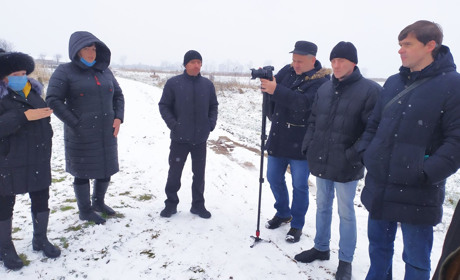 У Кропивнику за 100 метрів від будинків просідає земля