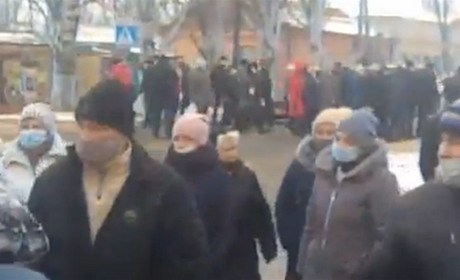 Оріхівці протестують: перекрили автодорогу «Запоріжжя-Маріуполь».