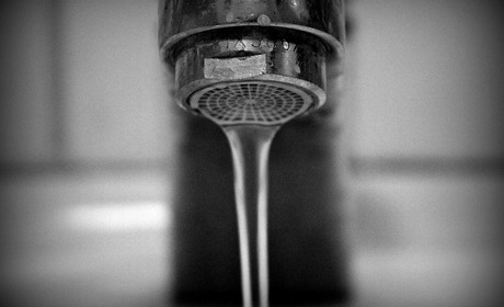 Пити чи не пити: губернатор Донеччини прокоментував ситуацію з забрудненням води амонієм