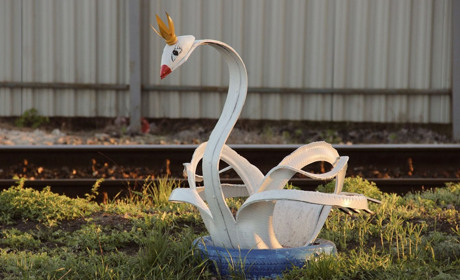 Ніяких лебедів з покришок: у добропільських подвір'ях демонтуватимуть гумові "ЖКГ-арти"