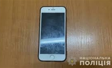 Двоє молодих балтян напали з ножем на одесита заради мобільника
