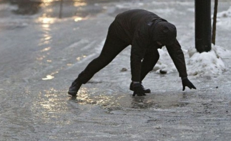 Рятувальники радять, як вберегтися від травм при ожеледиці