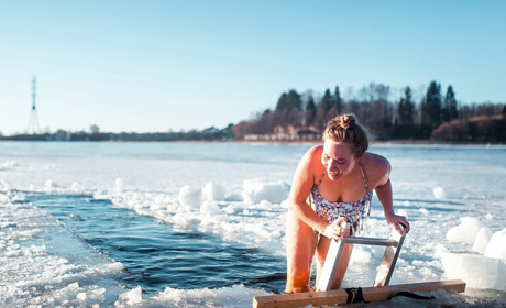 Кому не можна купатися на Водохреща