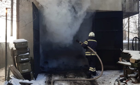 У Старокостянтинові знову горіло: загинула птиця та знищено корми