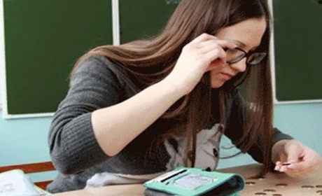 Уряд затвердив підвищення зарплат вчителям: скільки вони тепер отримуватимуть