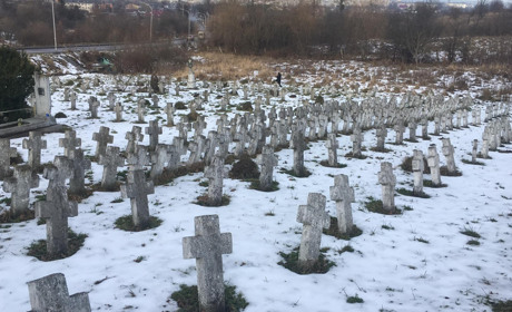 У Калуші упорядковують старий військовий цвинтар