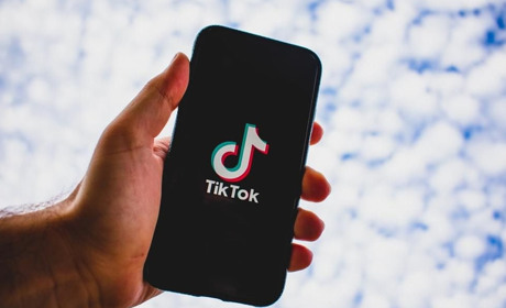 Виконував cтарі матроські пісні і став зіркою TikTok: поштар зі Шотландії розпочав кар'єру музиканта
