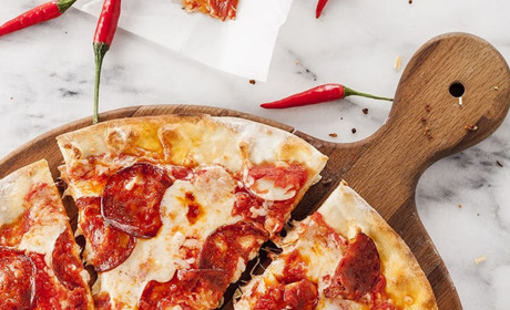 Перетворити піцу в жижу: як у Южному працює сфера обслуговування