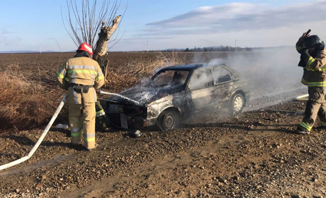 На дорозі поблизу Шипинців згорів легковий автомобіль, водій у лікарні 