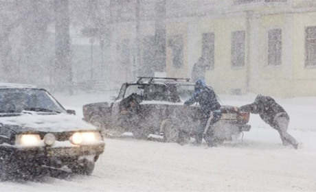 Українців закликали не сідати за кермо через негоду у найближчі два дні