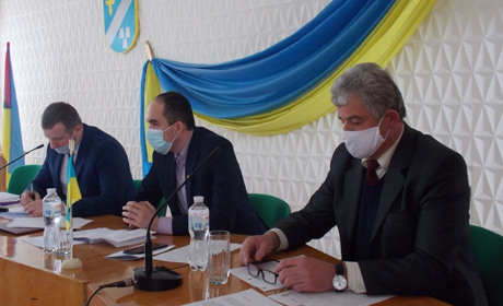 Райрада передала місту лікарню, внесла зміни до бюджету, ухвалила звернення проти підвищення тарифів