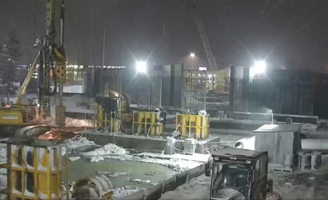 В Херсоні заметіль, але будівництво мостопереходу продовжується. Ми записали відео
