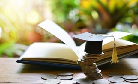 Українські школярі мають шанс отримати по 120 тисяч гривень за ЗНО