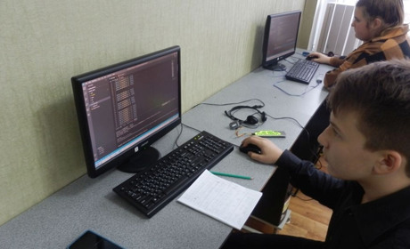 У місцевій школі учні опановують новий напрям у програмуванні