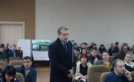 У лихі 90-ті він став займатися бізнесом та пішов у політику