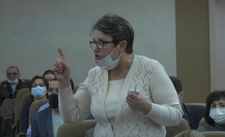 Ірина  Нікітіна - депутат Шосткинської міської ради, яка переобиралась шість разів.