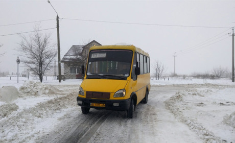 В районі Котеджів 30 січня: транспорт їздить, з тротуарами погано