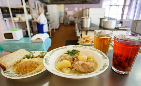 Без надлишку цукру та шкідливих снеків. Як змінюється система харчування у школах?