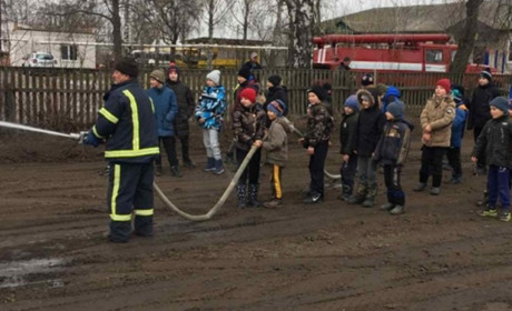 «ЛЬОДОВИЙ ГОРОД», АБО ЯК У ВЕРТІЇВЦІ КОВЗАНКУ ЗАЛИВАЛИ