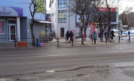 Урбаністичний популізм. Чому пішохідний паркан на вулиці Лесі Українки потрібно прибрати