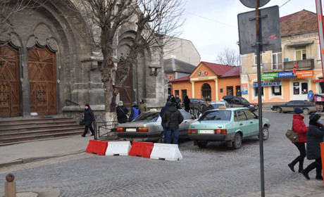 Руйнацію Чортківського костелу поставлено на паузу