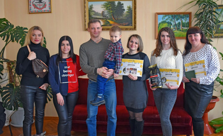Переможці зимового фотоконкурсу отримали подарунки від спонсорів