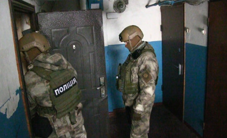У трьох шосткинців провели обшуки. В чому вони підозрюються?