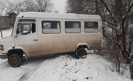 Ожеледиця:  на Калущині автобус ледь не зірвався у 10-метрову прірву 