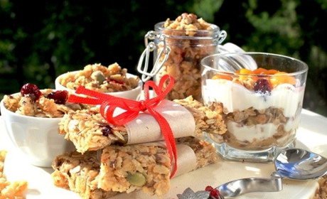 Гранола - корисний сніданок з вівсяних пластівців. Прості і смачні рецепти