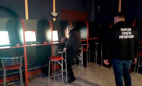 Поліція "прикрила" гральні заклади у Заставні. Вони працювали під виглядом інтерактивних клубів