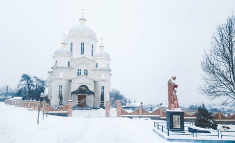 12 лютого — Собор трьох святителів. Храмове свято відзначають у Суховерхові