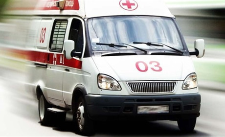 До Корюківської лікарні доставили молодого чоловіка з різаними ранами на тілі та обличчі