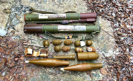 В Попасній у покинутому будинку виявили схрон зі зброєю та боєприпасами
