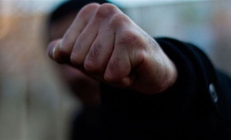 На Дубровиччині чоловік спочатку погрожував співмешканці, а потім побив її батька