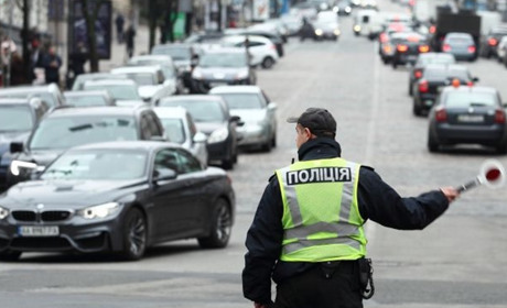 Затвердили нові штрафи для водіїв і пішоходів