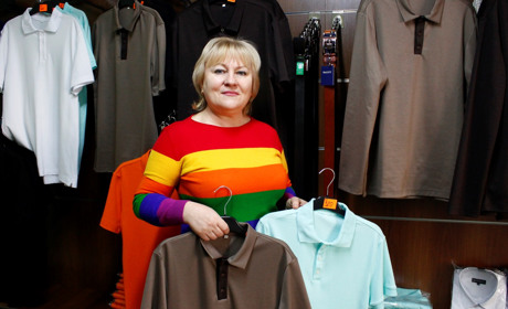 Предприниматель из Попасной начала продажу футболок собственного производства