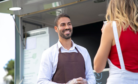 Від сьогодні усі працівники сфери обслуговування мають послуговуватися українською мовою