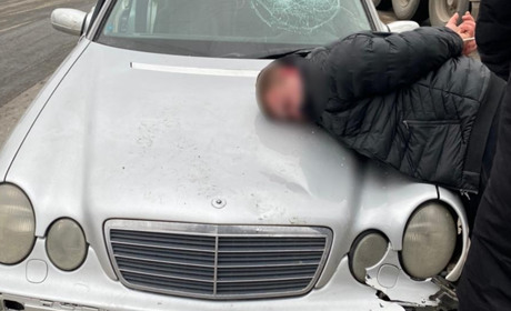  Спроба проникнути в будинки Нових Біляр закінчилась наїздом на поліцейських