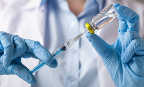 Вакцина від коронавірусу AstraZeneca прибуде в Україну у найближчі дні. Що треба знати нікопольцям