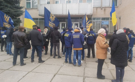 Ветерани АТО і представники «Національного Корпусу» пікетували перед сесією міської ради