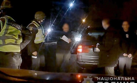 На в’їзді у Старокостянтинів затримали групу «квартирників»