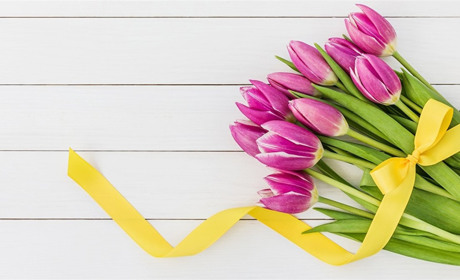 Свято жіночності та краси: де у Добропіллі купити подарунки на 8 березня