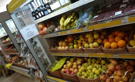У Волноваському "Щедрому Кошику" весняні знижки на купу продуктів: встигни скупитися