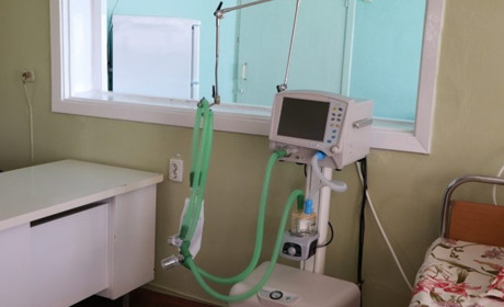 В Пологівську лікарню від уряду Угорщини надійшов апарат штучної вентиляції легень
