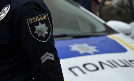 До 6 років - за помаду та парфуми: у Лозовій правоохоронці впіймали пару ймовірних грабіжників