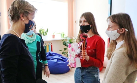 Про що говорила Посол Німеччини Анка Фельдгузен з учнями четвертої школи під час візиту в Корюківку