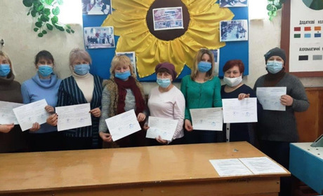 Вчительки перевчаються на швачок: шанс безкоштовно здобути нову робітничу професію є у тих, кому 45+